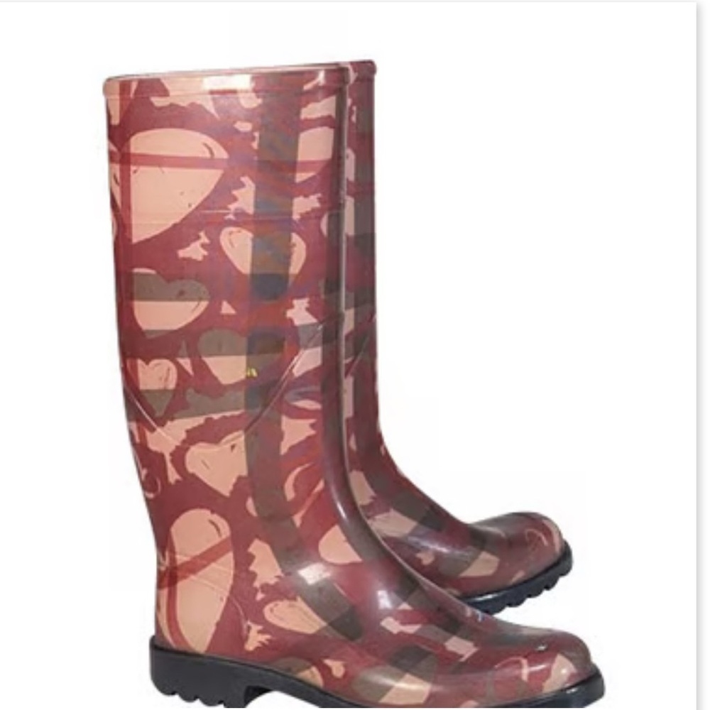 Burberry - Red & Cream Graffiti Heart
Print Tall Rain Boots Sz 7